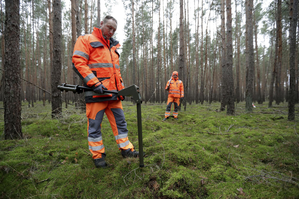 Uklonjene bombe sa imanja fabrike "Tesla", Foto: Beta-AP