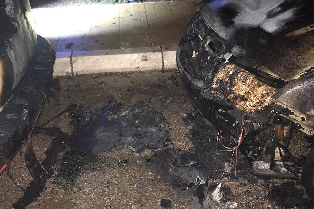 Zapaljena vozila u Budvi, Foto: GP URA