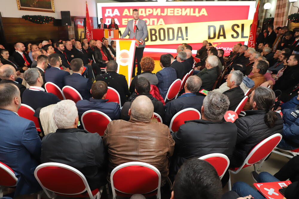 Demokrate, Foto: Demokrate