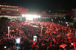 Pogledajte bakljadu u čast crnogorskih vaterpolista