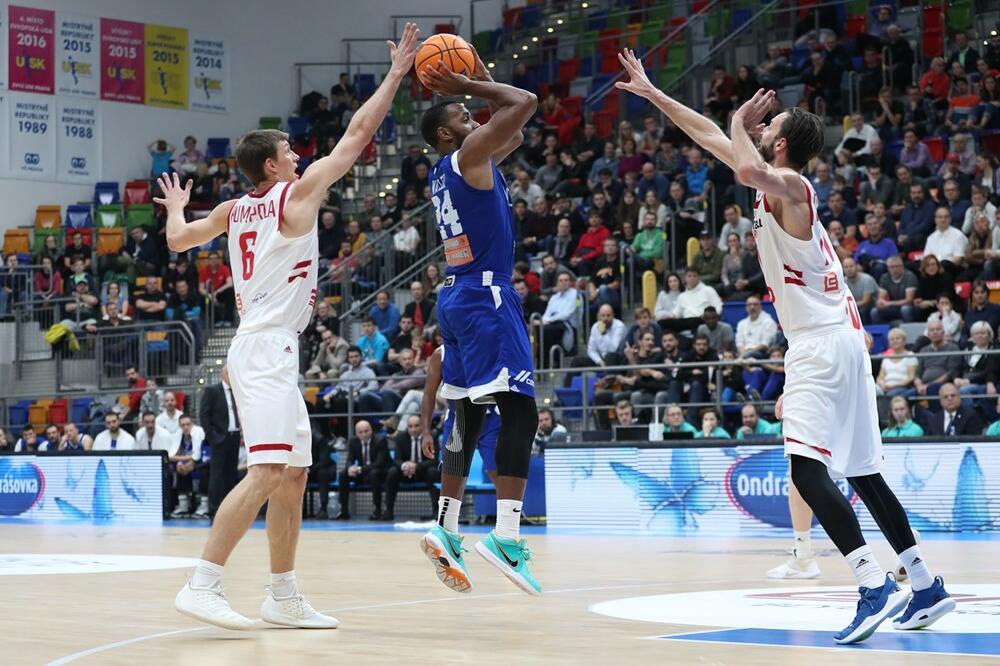 Antabija Voler je, uz Džejkoba Pulena, sa po 17 poena, bio najefikasniji u porazu od Nimburka u Pragu, Foto: Championsleague.basketball