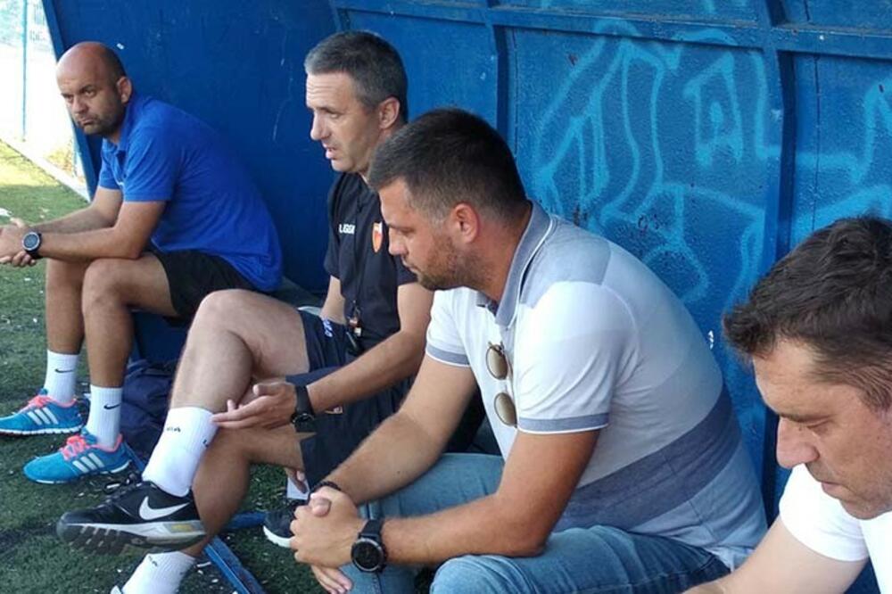 Obren Sarić sa stručnim štabom Mornara, Foto: Sport.barinfo.me