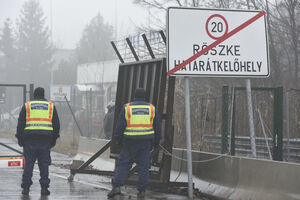 Migranti probili ogradu kod srpsko-mađarskog prelaza, mađarski...