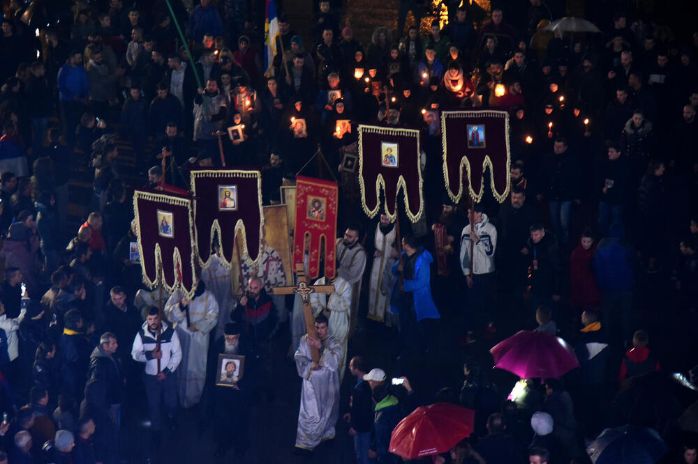 Detalj sa jedne od litija u Podgorici, Foto: Boris Pejović
