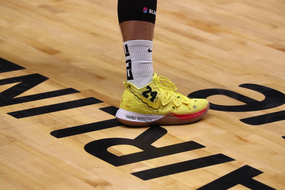 Patike sa natpisom Mamba Mentality