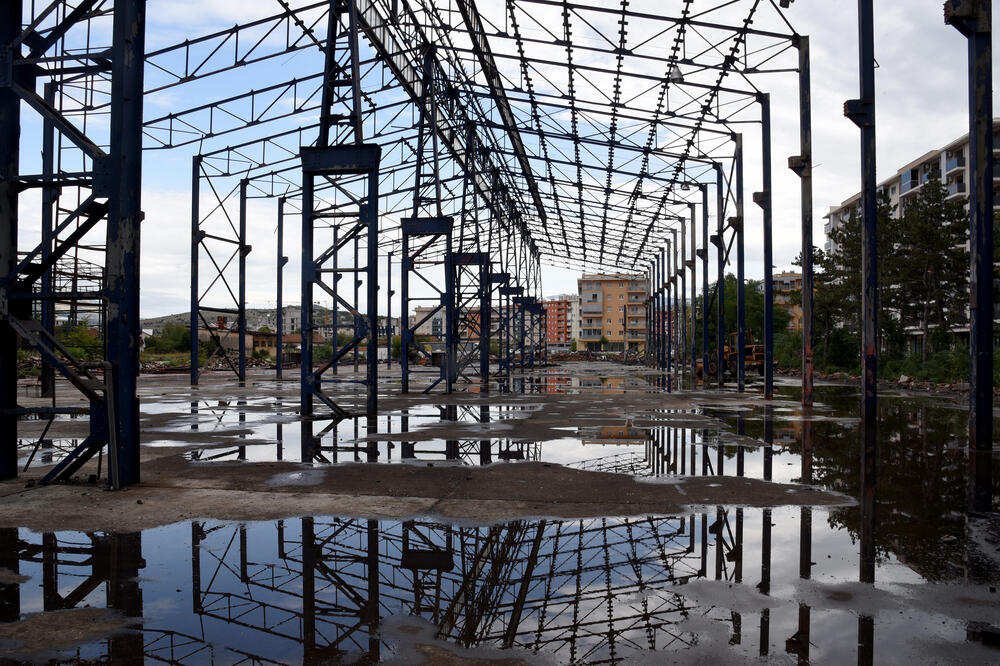 Ostaci bivše fabrike, Foto: Savo Prelević