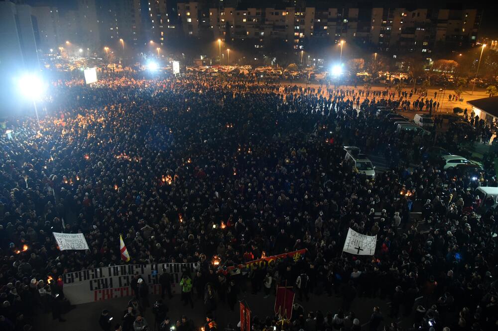Skup ispred Sabornog hrama u Podgorici, Foto: Boris Pejović