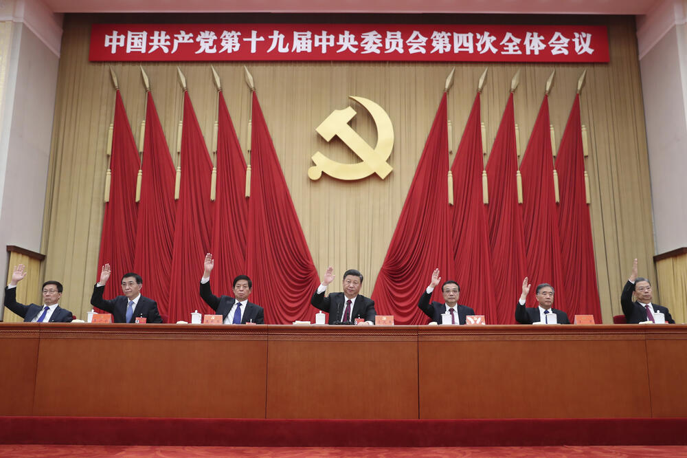 Si Đinping (u sredini) na sjednici Centralnog komiteta Komunističke partije Kine, Foto: AP