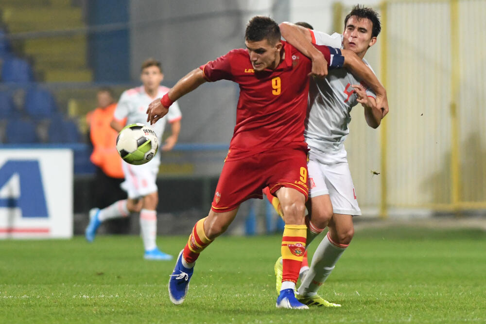 Nikola Krstović u dresu mlade reprezentacije Crne Gore, Foto: SAVO PRELEVIC