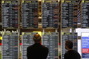 Avion sa 128 putnika bezbjedno prinudno sletio u Madridu