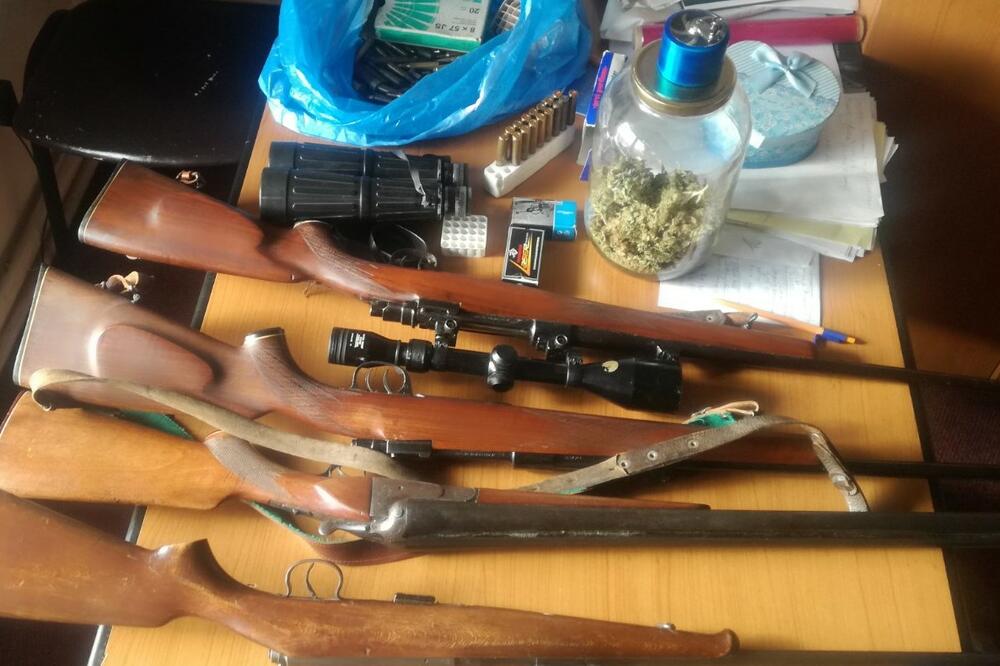 Oružje pronađeno u Plavu, Foto: Uprava policije