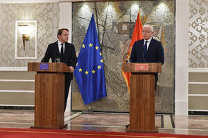 Varhelji pozvao opoziciju da učestvuje na izborima