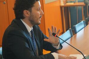 Abazović Varheljiju: EU da bude moderator dijaloga, Đukanović nije...