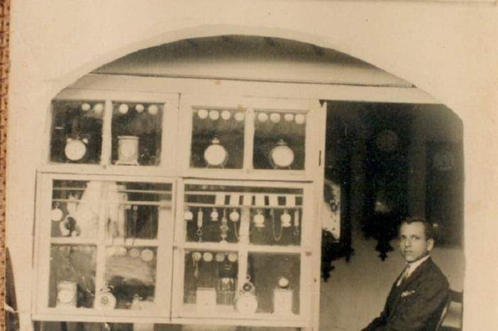 Alija u sajdžijskoj radnji, Foto: Privatna arhiva