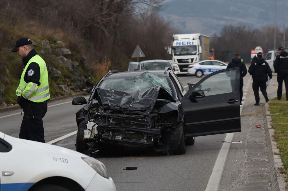 Sa mjesta nesreće na putu Podgorica - Danilovgrad, Foto: Luka Zeković