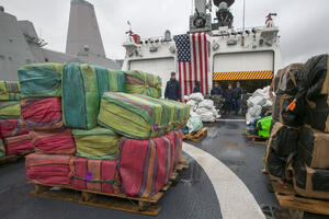 Obalska straža SAD dopremila 10.000 kg zaplijenjenog kokaina u San...