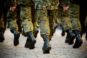Ministri nose uniforme u militantnim režimima: Šta kaže Zakon o...