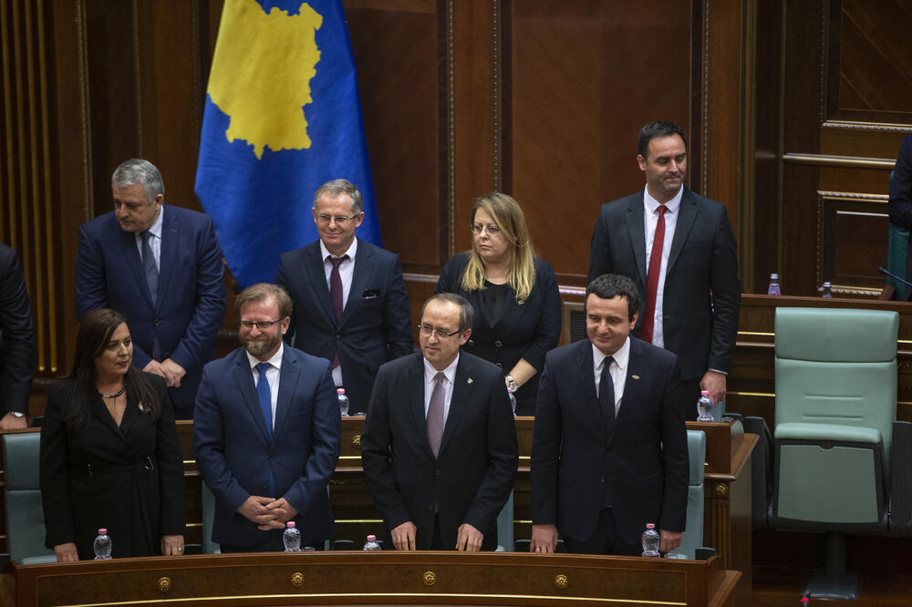 Nova vlada Kosova stupila je na dužnost 3. februara, Foto: AP