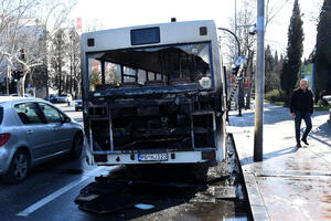 Zapalio se autobus na mostu Blaža Jovanovića: Nema povrijeđenih