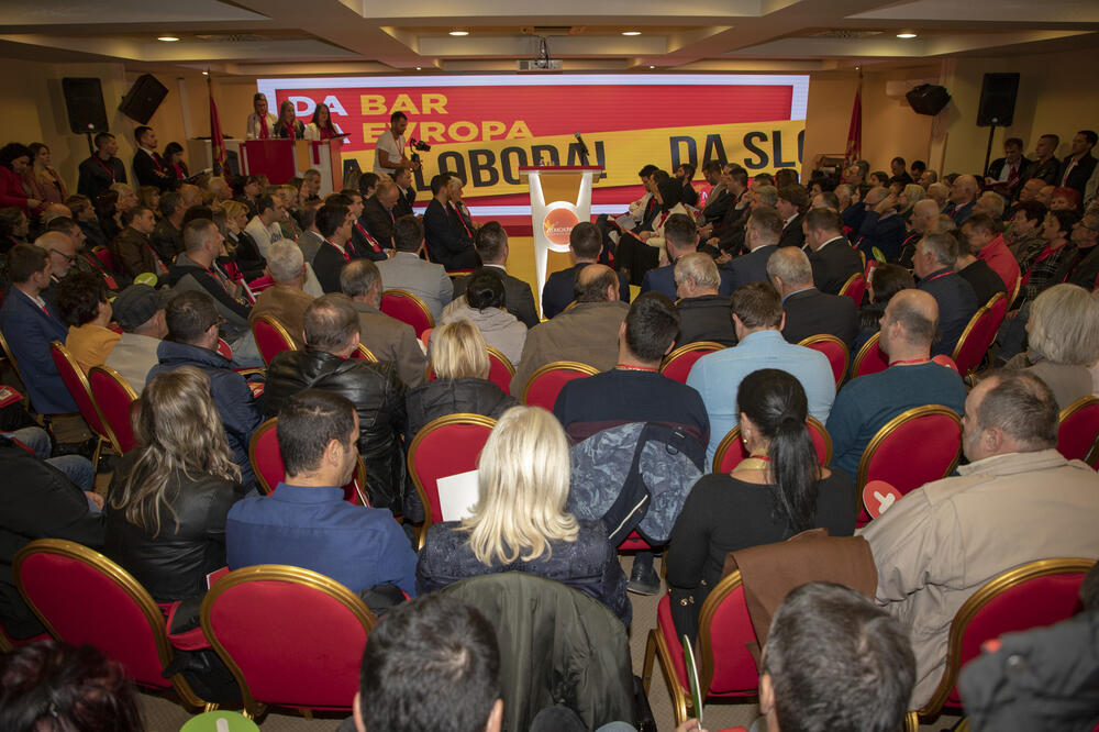 Demokrate, Foto: Demokrate