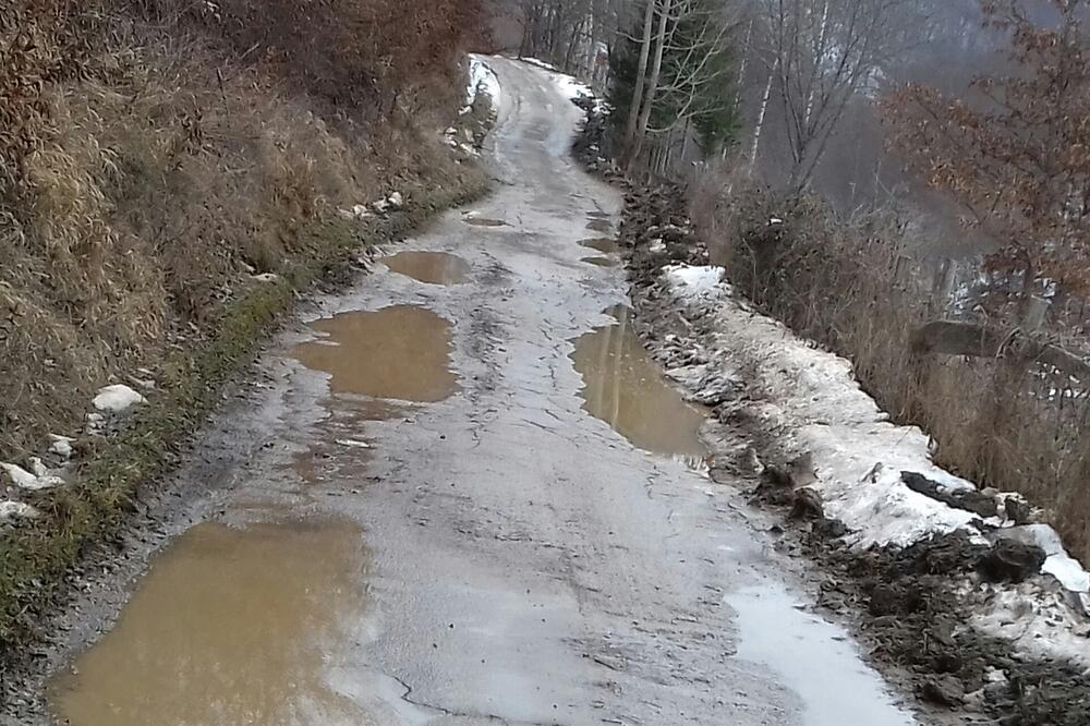 Put prema Grančarevu u katastrofalnom stanju, Foto: NVO "Novi put"