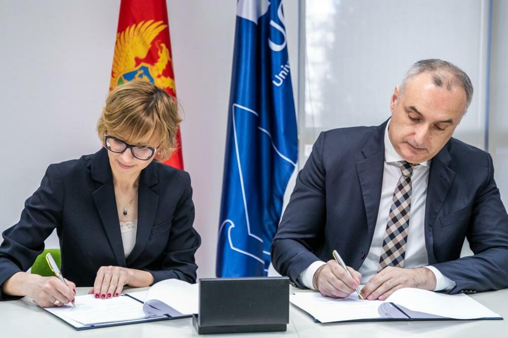 Sa potpisivanja ugovora, Foto: PR Centar