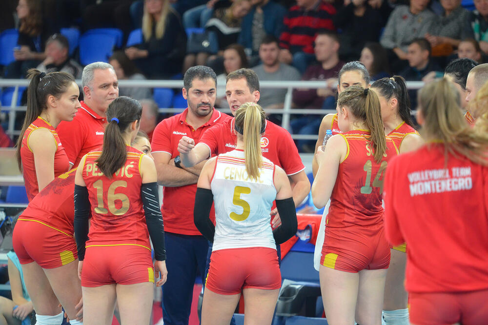 Nikola Masoničić sa ekipom, Foto: CEV.EU