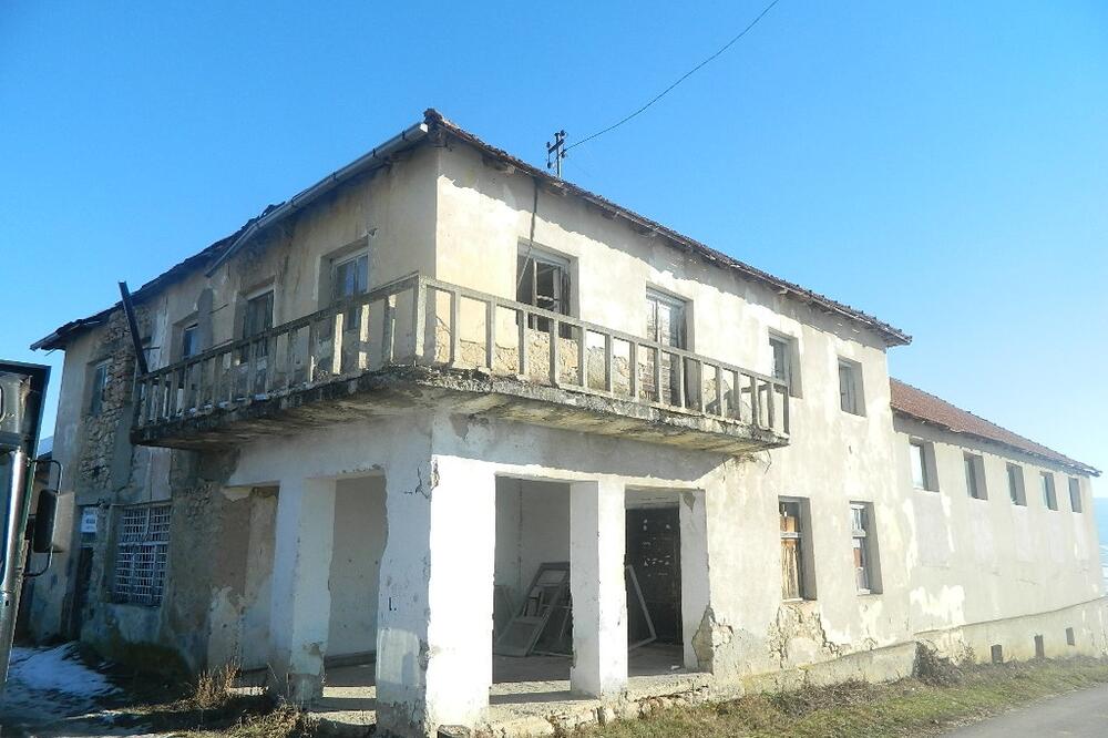 Zadružni dom u propadanju u Policama, Foto: Tufik Softić