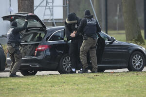 Uhapšeno 12 osoba u Njemačkoj: Planirali napade na političare,...