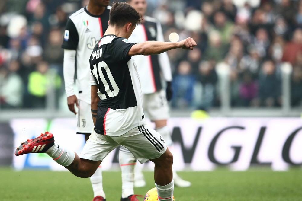 Dibala pogađa iz slobodnog udarca, Foto: Flashscore.com