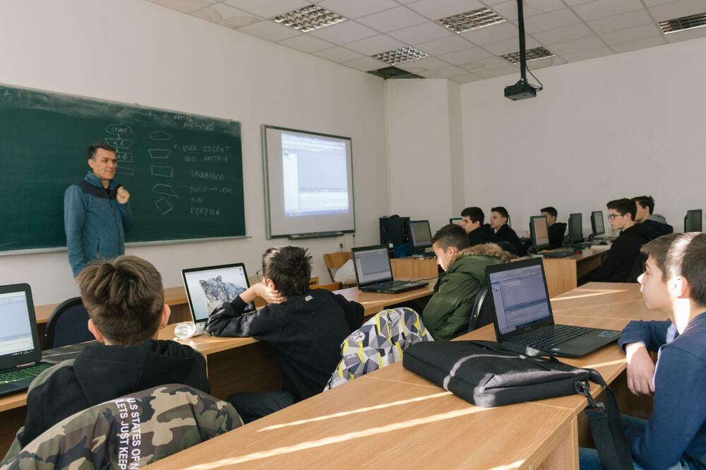 Škola programiranja, Foto: Domen