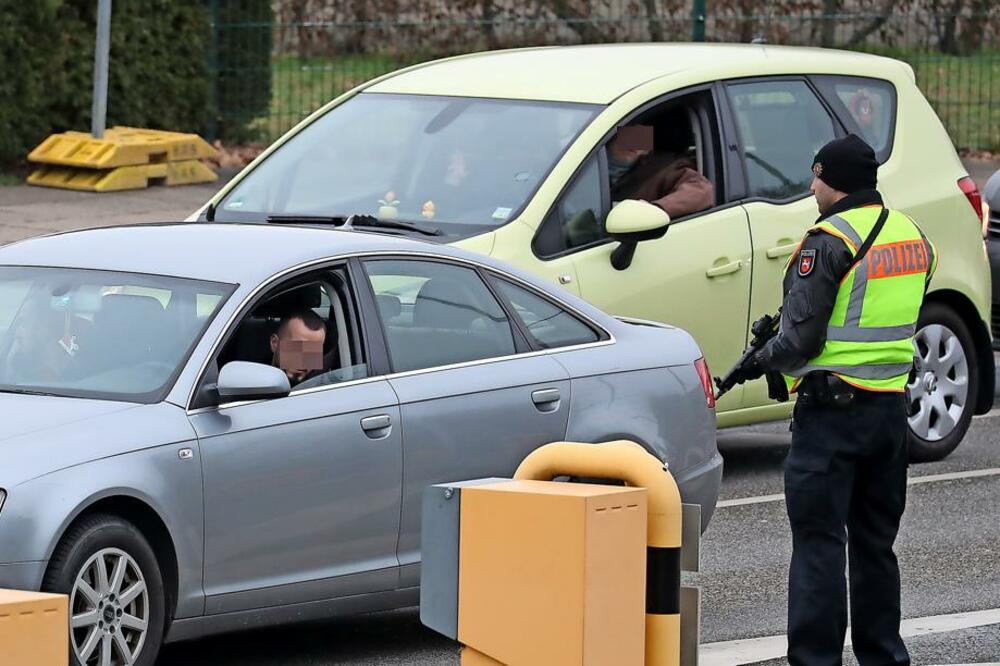 Policija ispred bolnice u Hanoveru, Foto: Haz.de