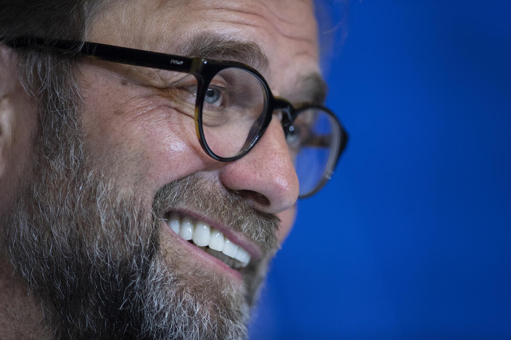 Klop na pres konferenciji, Foto: AP