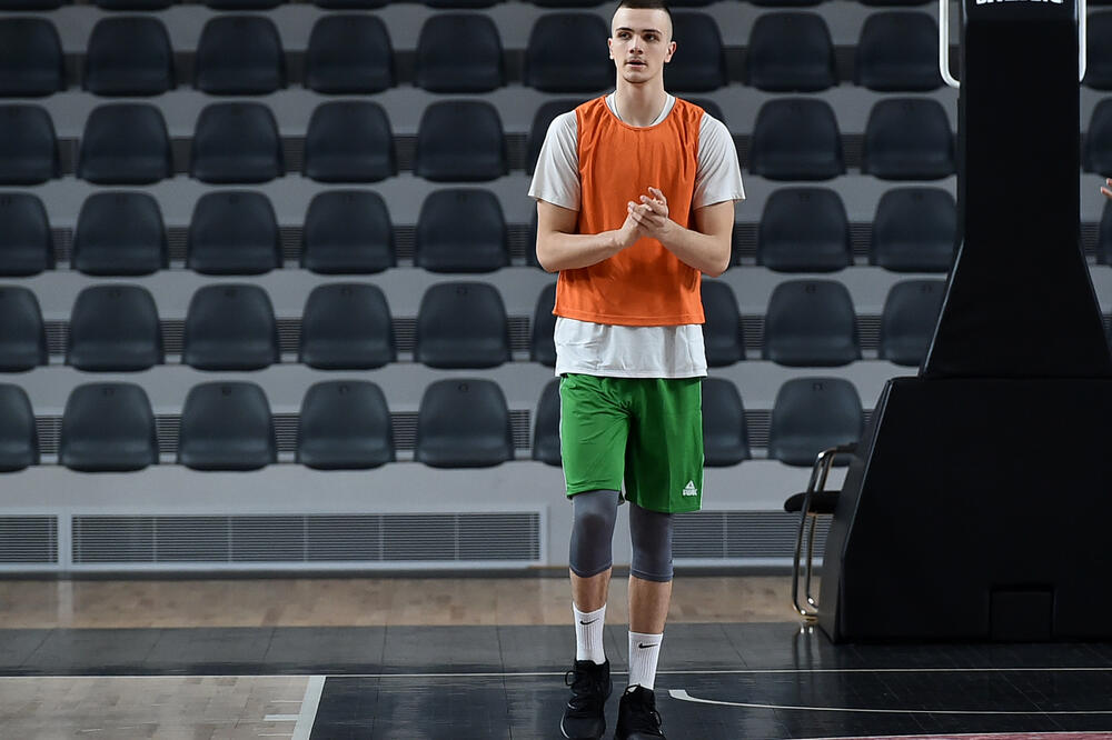 Marko Simonović na treningu u “Bemax areni”, Foto: KSCG/Saša Matić