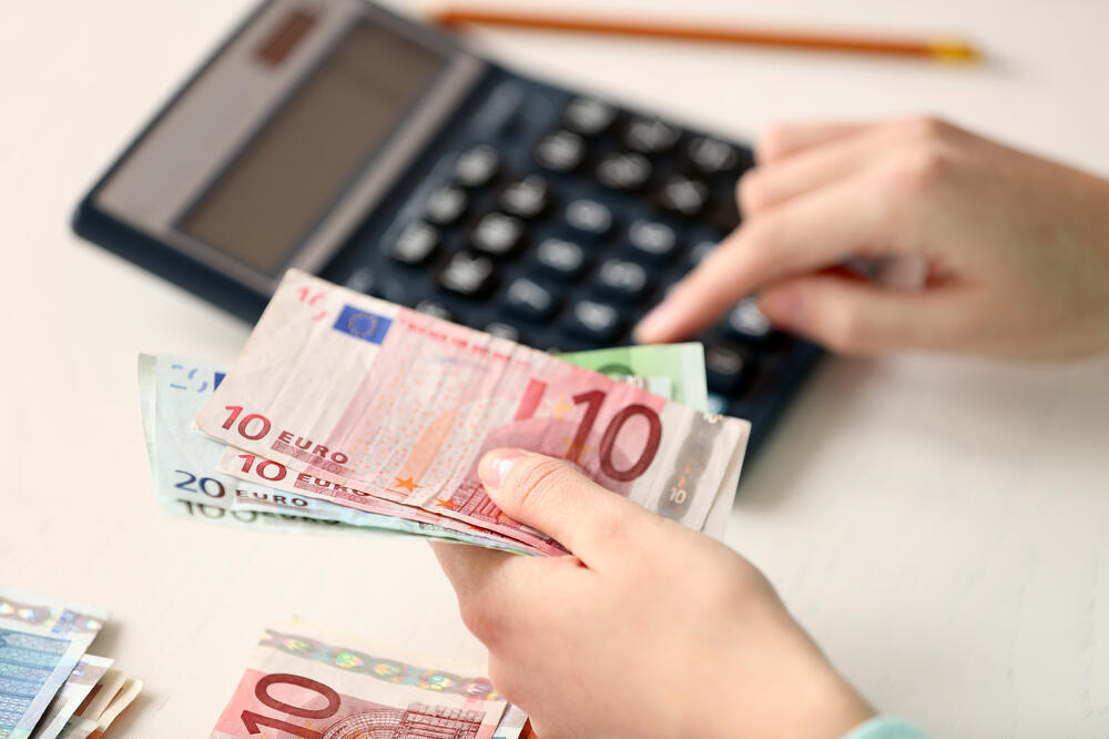 Dugovanja kod banaka 3,06 milijardi: Ilustracija, Foto: Shutterstock