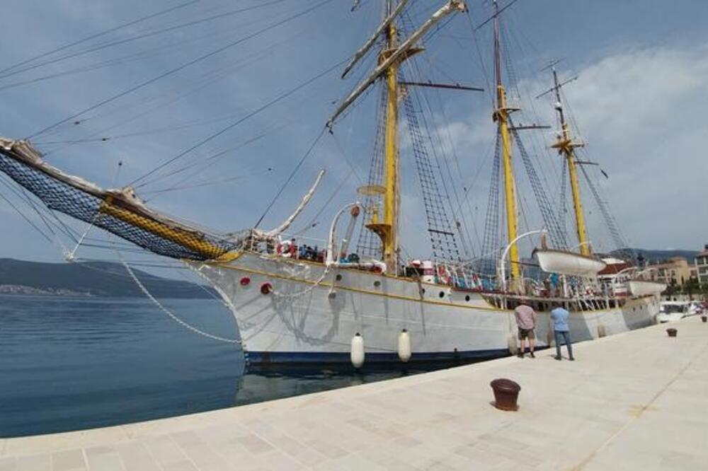 Školski brod “Jadran”, Foto: Siniša Luković