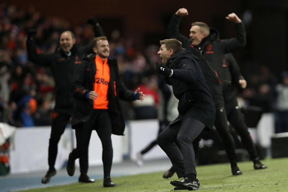 Stiven Džerard slavi na "Ajbroksu"