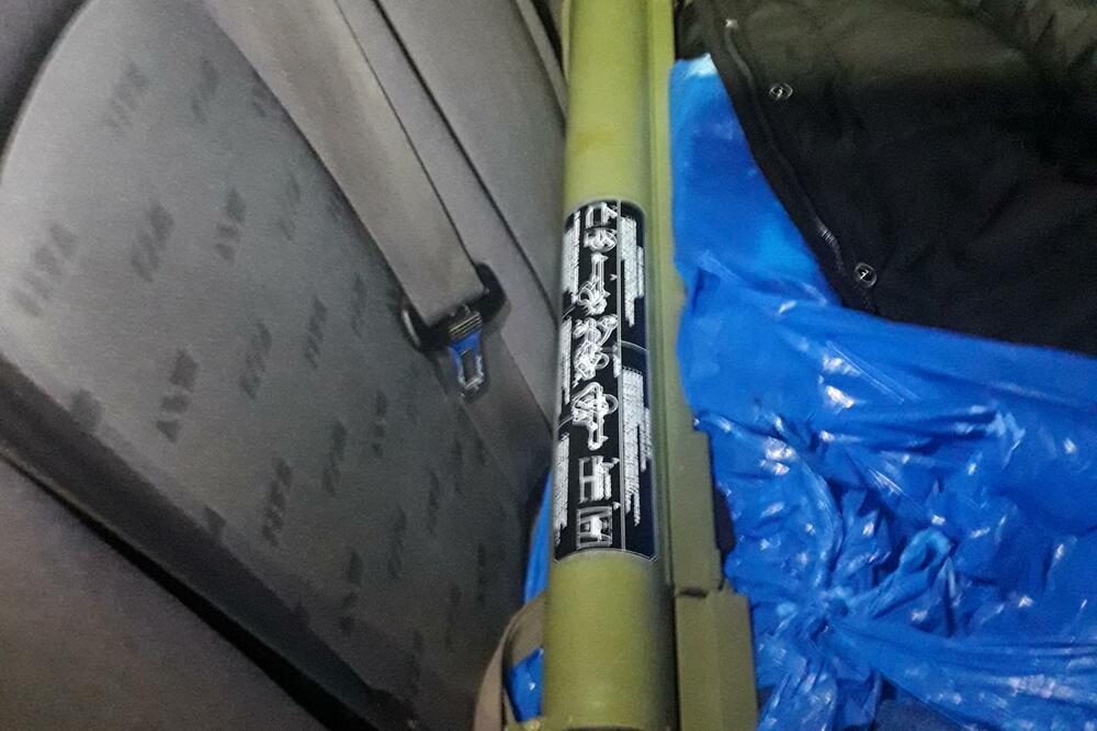 Zolja pronađena u automibilu, Foto: UP