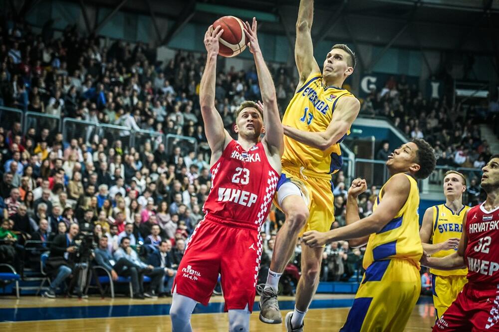 Mateo Drežnjak na meču sa Švedskom, Foto: FIBA