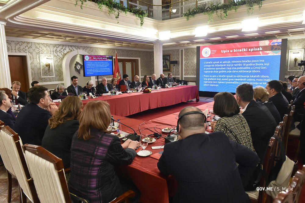 “Izvjesno da će parlamentarni izbori biti u drugoj polovini godine”: Nuhodžić s ambasadorima, Foto: Saša Matić