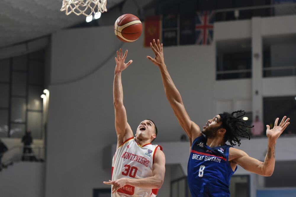 Petar Popović na meču sa Britanijom, Foto: Savo Prelević