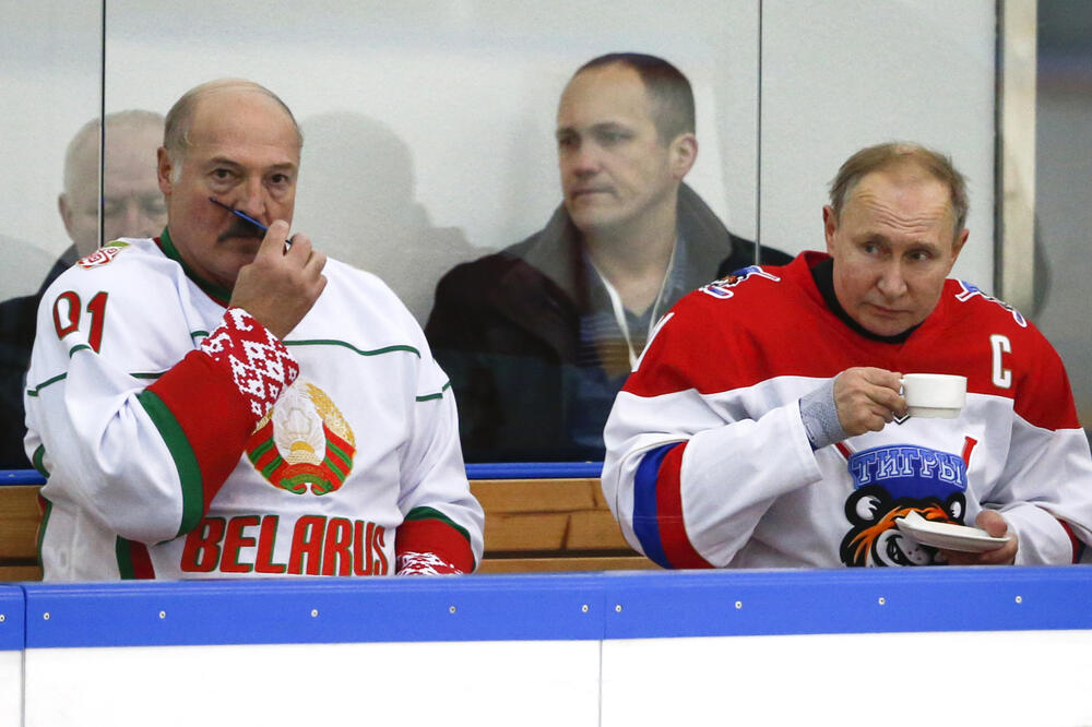 Putin sa bjeloruskim kolegom Lukašenkom na hokejaškoj utakmici u Sočiju, Foto: AP