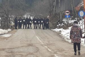 Građani iz Čajniča krenuli na litiju: Spriječen im ulazak u Crnu...