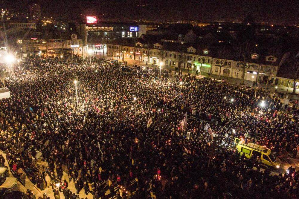 Sa večerasšnje litije u Nikšiću, Foto: Eparhija budimljansko-nikšićka