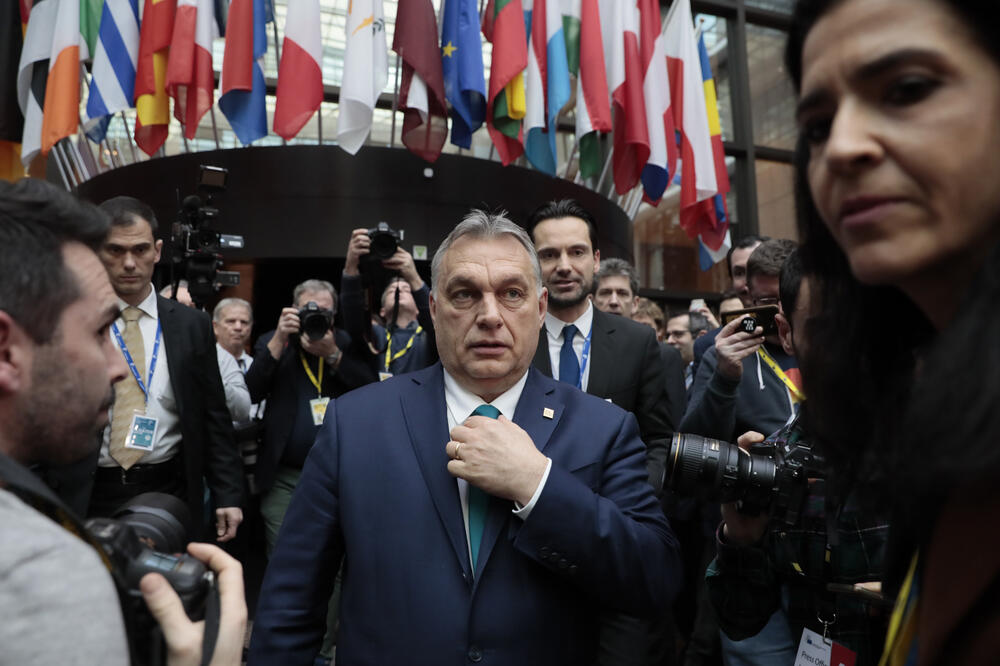Pokušava da podstakne bazu: Orban, Foto: Beta/AP