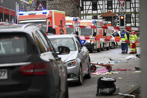 Njemačka: Automobilom uletio u karnevalsku povorku, 30 povrijeđenih