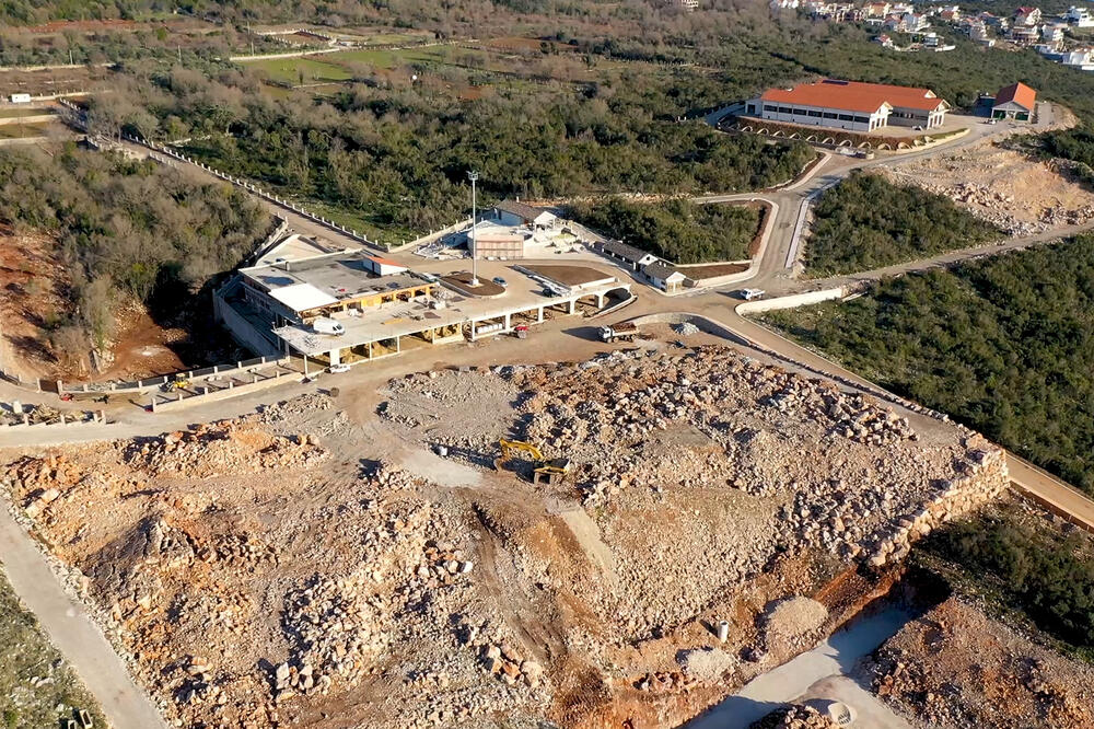 Objekti Carevića na uzurpiranom zemljištu u Krimovici, Foto: MANS