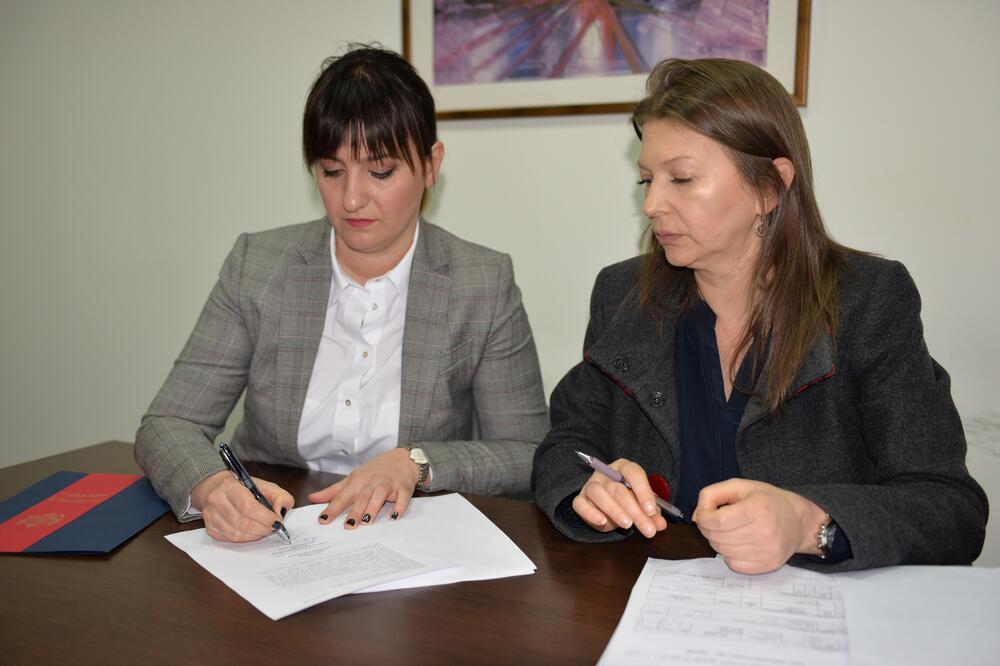 Sa potpisivanja ugovora, Foto: Ministarstvo odbrane