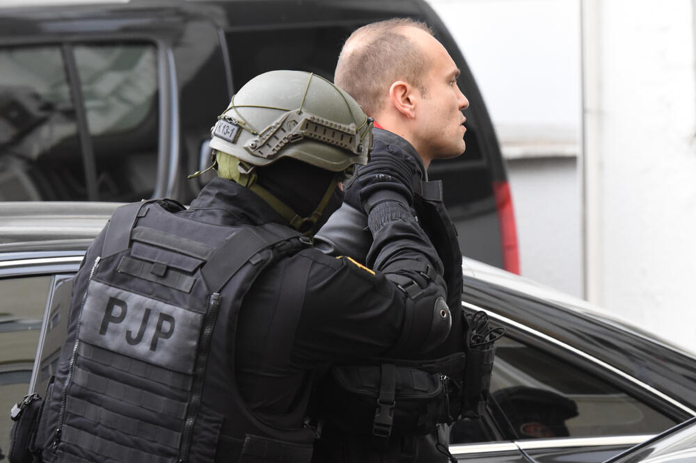 Miloševića juče uvode u tužilaštvo, Foto: Savo Prelević