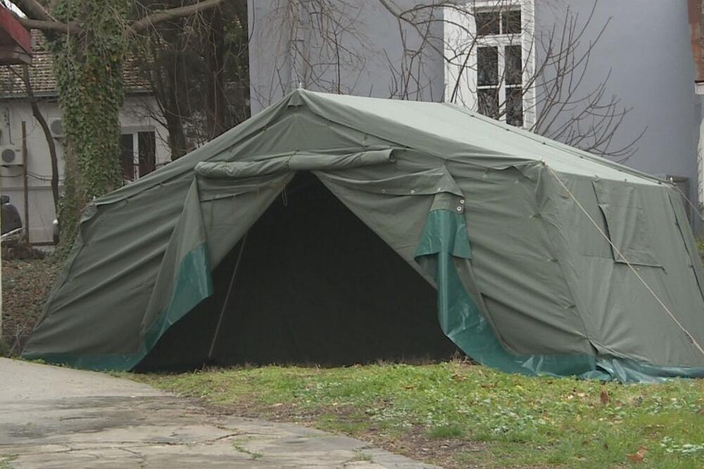 Šatori bili postavljeni ispred KCCG, Foto: RTCG